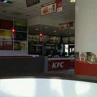 รูปภาพถ่ายที่ KFC โดย Sonny Boy เมื่อ 10/15/2011