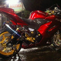 Photo taken at Arema Car Wash 24 Hour Non Stop (Kalimalang) by Muhammad Irwanto M. on 8/16/2012
