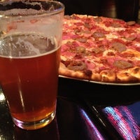 Foto scattata a Wiseguy Pizza Pie da Lacey P. il 4/6/2012
