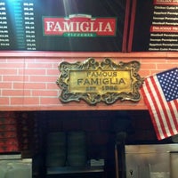 Снимок сделан в Famous Famiglia Pizza пользователем Capt Awesome 11/10/2011