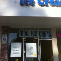 Foto tirada no(a) Real Ice Cream por Gordon G. em 11/15/2011