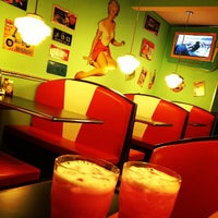 Das Foto wurde bei Mito Burger Original Diner von F. C. N. am 2/25/2012 aufgenommen