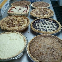 รูปภาพถ่ายที่ My Just Desserts โดย Rose B. เมื่อ 2/5/2012