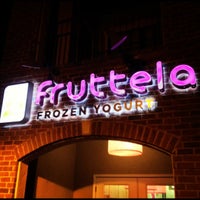 รูปภาพถ่ายที่ Fruttela Frozen Yogurt โดย Hunter F. เมื่อ 6/29/2012