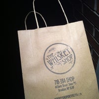 รูปภาพถ่ายที่ The Whiskey Shop โดย John W. เมื่อ 5/31/2012