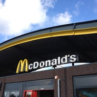 รูปภาพถ่ายที่ McDonald&amp;#39;s โดย Marc K. เมื่อ 8/26/2012
