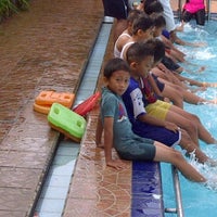 Photo taken at Kolam Renang BSD, Komp Riung Bandung by endang s. on 12/15/2011