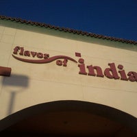 รูปภาพถ่ายที่ Flavor of India โดย Andy T. เมื่อ 10/22/2011