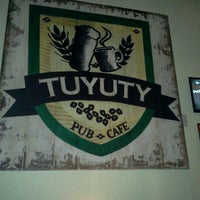 Foto tirada no(a) Tuyuty Pub Café por Renato P. em 7/7/2012