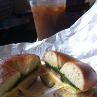 Foto tirada no(a) Green T Coffee Shop por Jessica em 9/2/2012