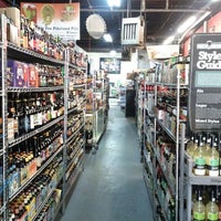 Снимок сделан в New Beer Distributors пользователем Laurent R. 4/20/2012