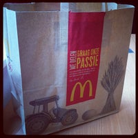 รูปภาพถ่ายที่ McDonald&amp;#39;s โดย Hans H. เมื่อ 7/19/2012