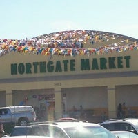 Foto scattata a Northgate Gonzalez Markets da Jonathan G. il 10/30/2011