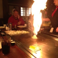 11/25/2011 tarihinde Lynn H.ziyaretçi tarafından Genji Japanese Steakhouse'de çekilen fotoğraf