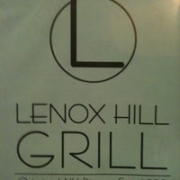 Photo prise au Lenox Hill Grill par CAESAR D. le6/9/2012