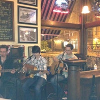 Photo prise au Four Farthings Tavern &amp;amp; Grill par Ashley E. le5/2/2012