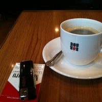 Photo taken at Doutor Coffee Shop by Tetsuya O. on 5/10/2011