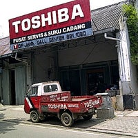 Photo taken at Toshiba Service Center by ♛ FäjäR.iS™ on 3/3/2011