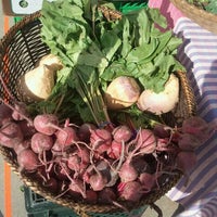 Photo taken at Free Farm Stand (Sundays) by leyna l. on 11/13/2011