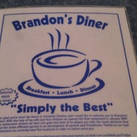 รูปภาพถ่ายที่ Brandon&amp;#39;s Diner โดย Jennie W. เมื่อ 8/29/2011