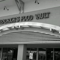 10/11/2011にCharlie R.がHendrick&amp;#39;s Food Vaultで撮った写真