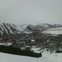 Photo taken at Snow King Ski Area and Mountain Resort by Gabriel J. on 3/16/2011