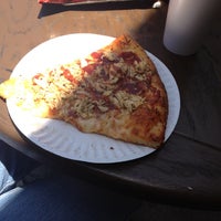 Снимок сделан в Georgee&amp;#39;s Pizza пользователем Brandie L. 6/6/2012