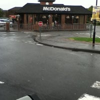 Foto tirada no(a) McDonald&amp;#39;s por Raymond F. em 8/7/2011