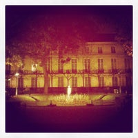 Photo taken at Jardin de l&amp;#39;Hôtel Donon by Alice B. on 12/4/2011