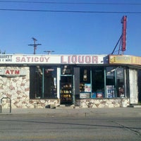 Photo taken at Saticoy Liquor by Jerry &amp;quot;Lalo&amp;quot; V. on 1/18/2011