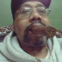 2/20/2012にSeñor C.がUnited Cigars Inc.で撮った写真