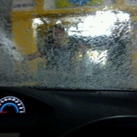 Das Foto wurde bei Auto Clean Car Wash von Faursyah R. am 11/30/2011 aufgenommen