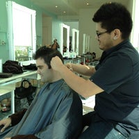 2/11/2012에 Jeffery O.님이 Solution for Hair &amp; Makeup에서 찍은 사진