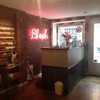 4/11/2012 tarihinde Shannyn A.ziyaretçi tarafından Blush Nail Lounge'de çekilen fotoğraf