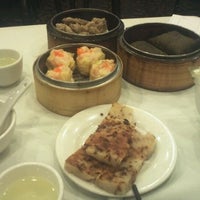 Photo taken at South Ocean Seafood Restaurant 南海漁村 by Jeanette Y. on 11/25/2011