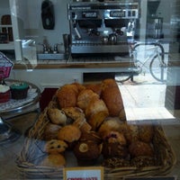 7/9/2012 tarihinde Rachel M.ziyaretçi tarafından Red Hen Bread'de çekilen fotoğraf