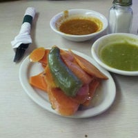 Foto tomada en Mi Casita Mexican Restaurant &amp;amp; Taqueria  por Leti S. el 5/6/2012