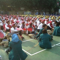 Photo taken at Lapangan futsal Perbanas by Perbanas Institute on 8/31/2012