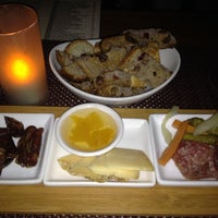 Foto tomada en Wine:30  por Selena S. el 7/14/2012