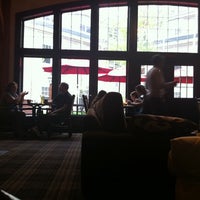 รูปภาพถ่ายที่ Green Mountain Suites Hotel โดย Lorraine H. เมื่อ 5/13/2012