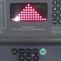 รูปภาพถ่ายที่ Gold&amp;#39;s Gym โดย Voreheez เมื่อ 2/21/2012