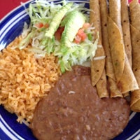 รูปภาพถ่ายที่ Tu Taco โดย Taco S. เมื่อ 5/11/2012