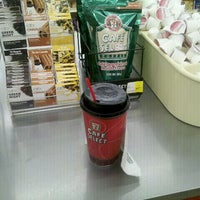 Photo taken at 7- Eleven by Humberto S. on 2/29/2012