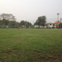 Photo taken at สนามฟุตบอลหน้า ร.พ. สมิติเวช ศรีนครินทร์ by yaya m. on 2/17/2012