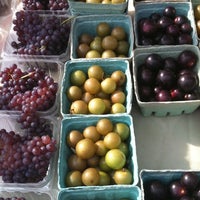 Photo prise au West End Farmers Market par Nicole G. le8/5/2012