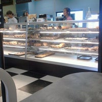5/14/2012에 Ashley C.님이 Daylight Donuts에서 찍은 사진