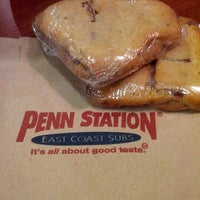 2/14/2012 tarihinde YaBoy J.ziyaretçi tarafından Penn Station East Coast Subs'de çekilen fotoğraf
