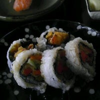Photo prise au Yen Sushi &amp;amp; Sake Bar (Century City) par Joe K. le6/4/2012