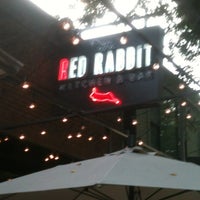Foto tirada no(a) The Red Rabbit Kitchen and Bar por Gary B. em 5/19/2012