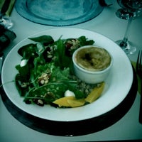 Foto tirada no(a) Saladerie Gourmet Salad Bar por Michelle R. em 9/5/2012